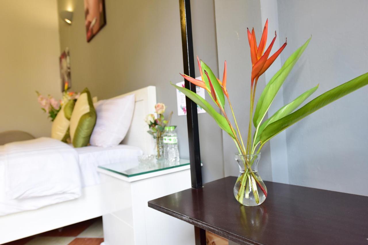 Royal House Hotel Hanoi Bagian luar foto