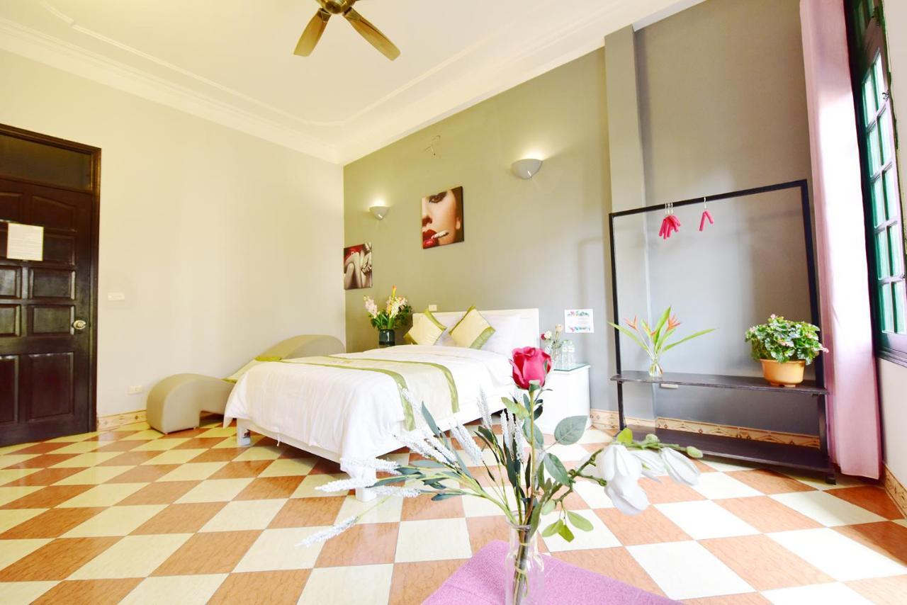 Royal House Hotel Hanoi Bagian luar foto